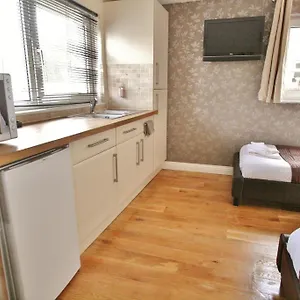 Gloucester Road By Roomsbooked - Free Parking Aparthotel